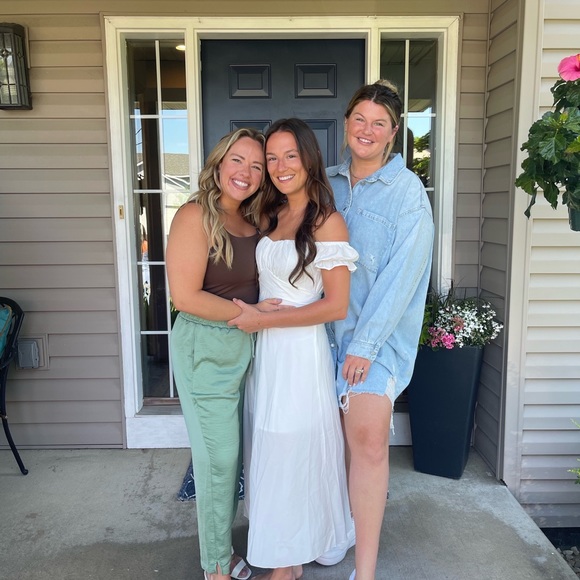 White off the shoulder dress - Picture 1 of 3